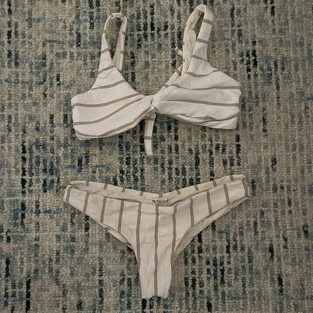 NWOT PQ GOLDEN STRIPE Twisted Bikini Top
